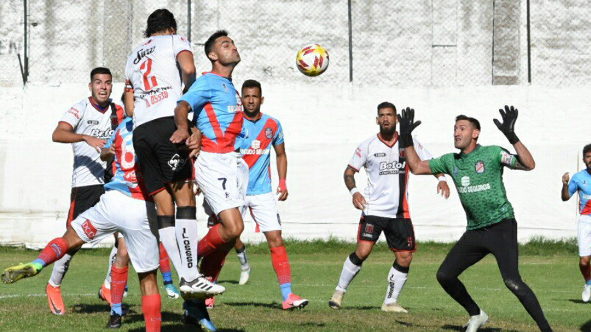 Estudiantes khó có khả năng cho đội bóng tí họ Sarmiento de Resistencia có cửa thắng trên sân nhà của mình.