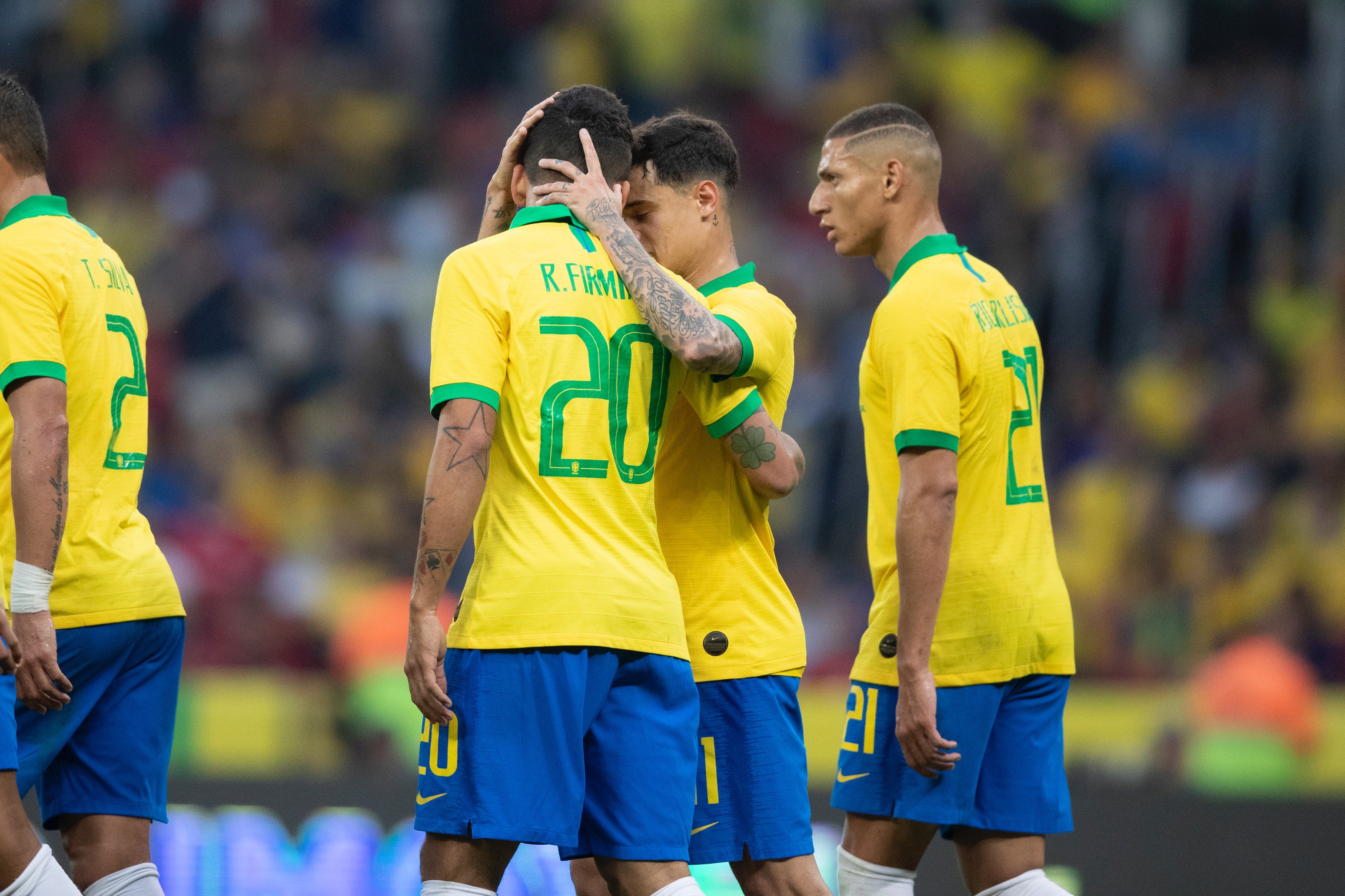 Brazil quá mạnh khi đặt lên bàn cân với Bolivia.