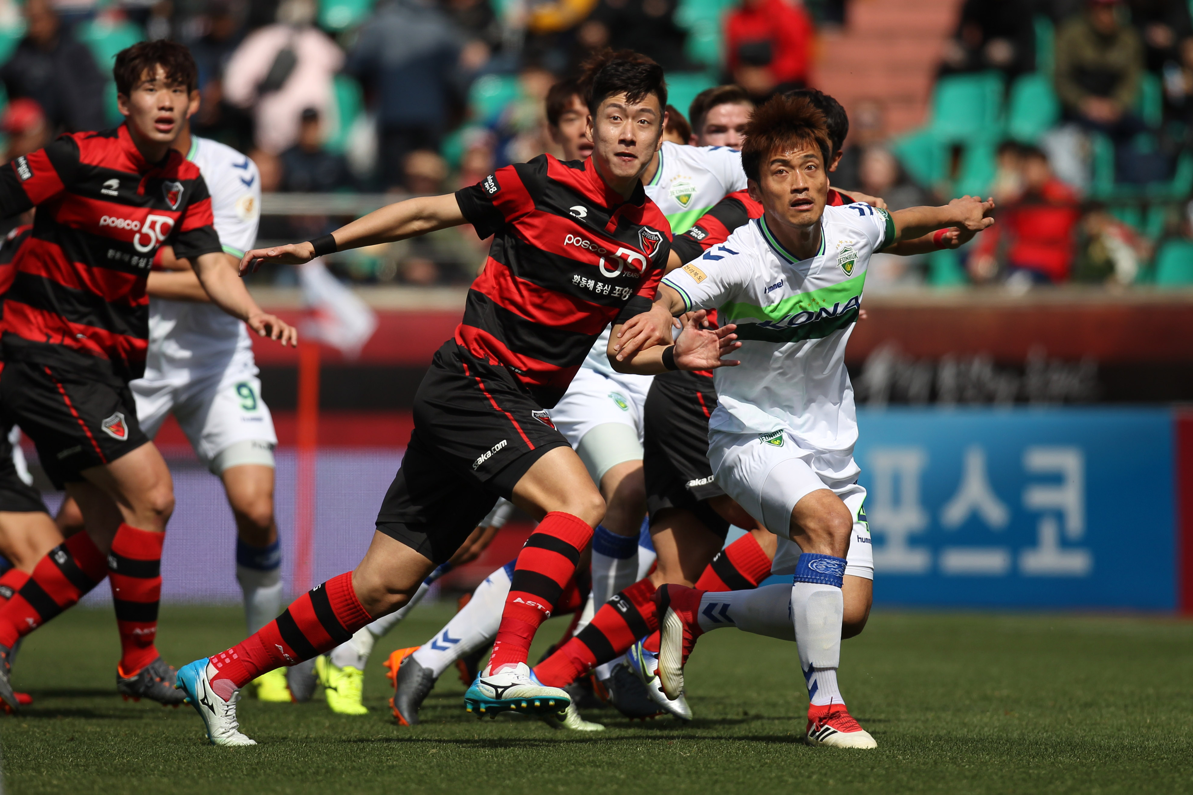 Pohang Steelers và Jeonbuk Motors có trình độ không quá xa trong kèo đấu này.