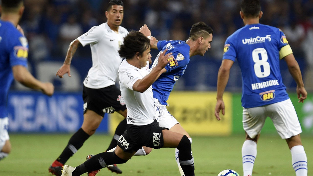 Cặp đấu giữa Cruzeiro EC và SC Corinthians hứa hẹn sẽ ẩn chứa nhiều điều bất ngờ thú vị.