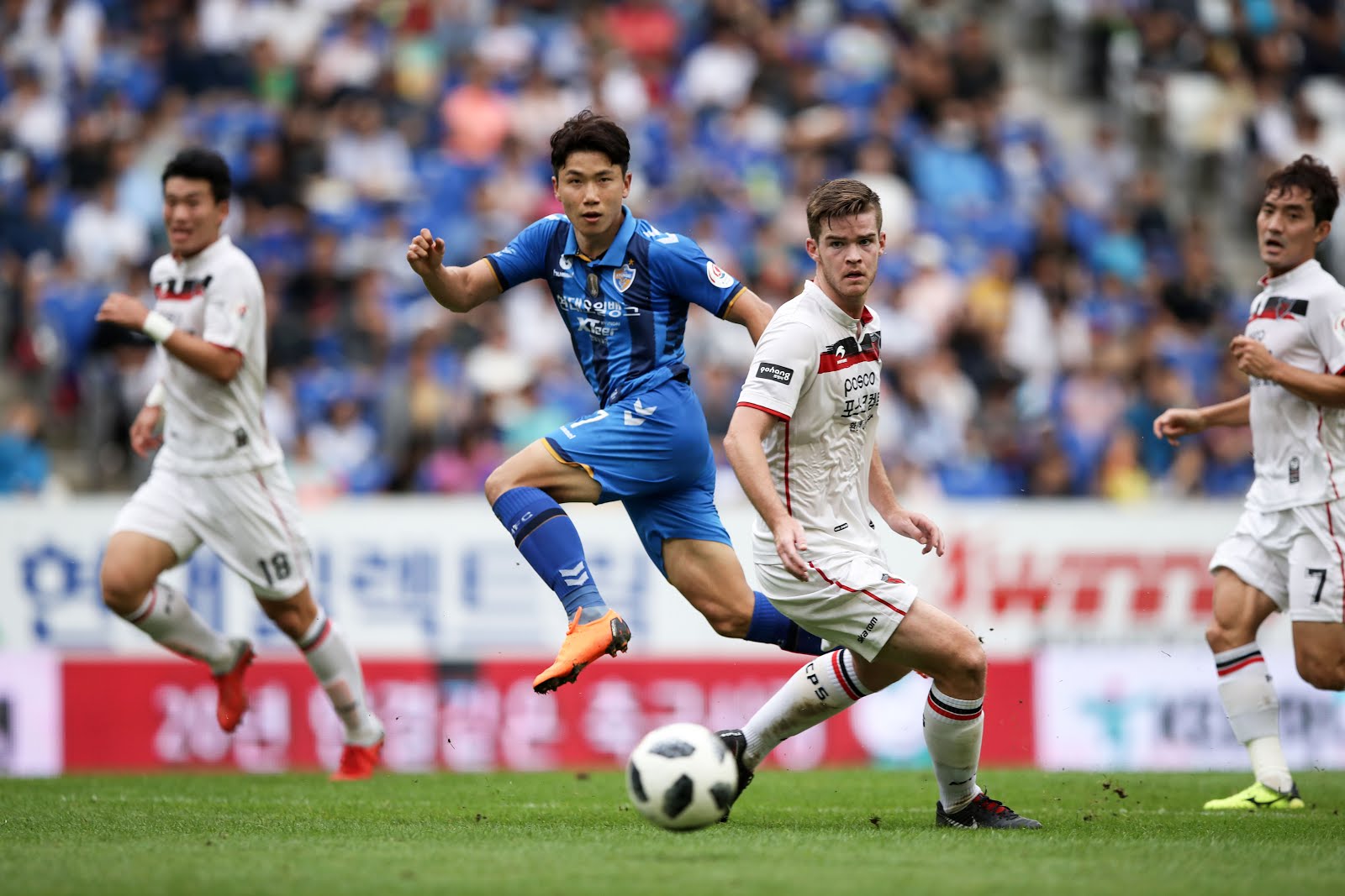 Không có sự chênh lệch quá lớn giữa 2 đội bóng FC Seoul và Ulsan Hyundai Horang-I.