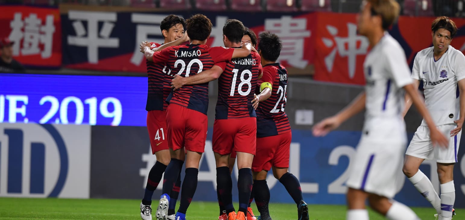 Sanfrecce Hiroshima và Kashima Antlers được đánh giá khá ngang tài ngang sức.