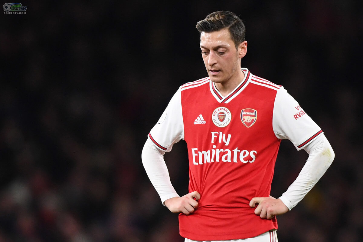 Bị CĐV Arsenal tẩy chay vì ích kỷ, Ozil nói một câu cực gắt